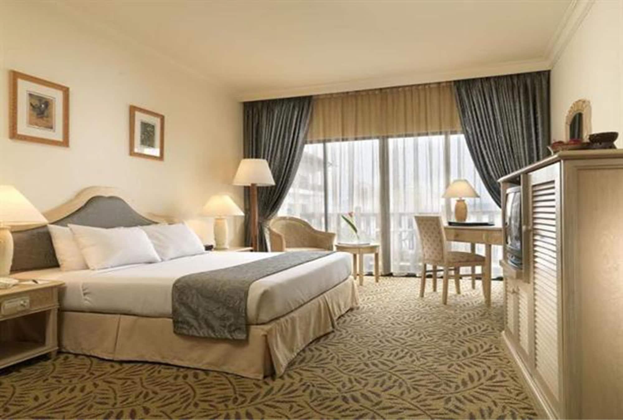 Mines Beach Resort Hotel Seri Kembangan Exterior foto