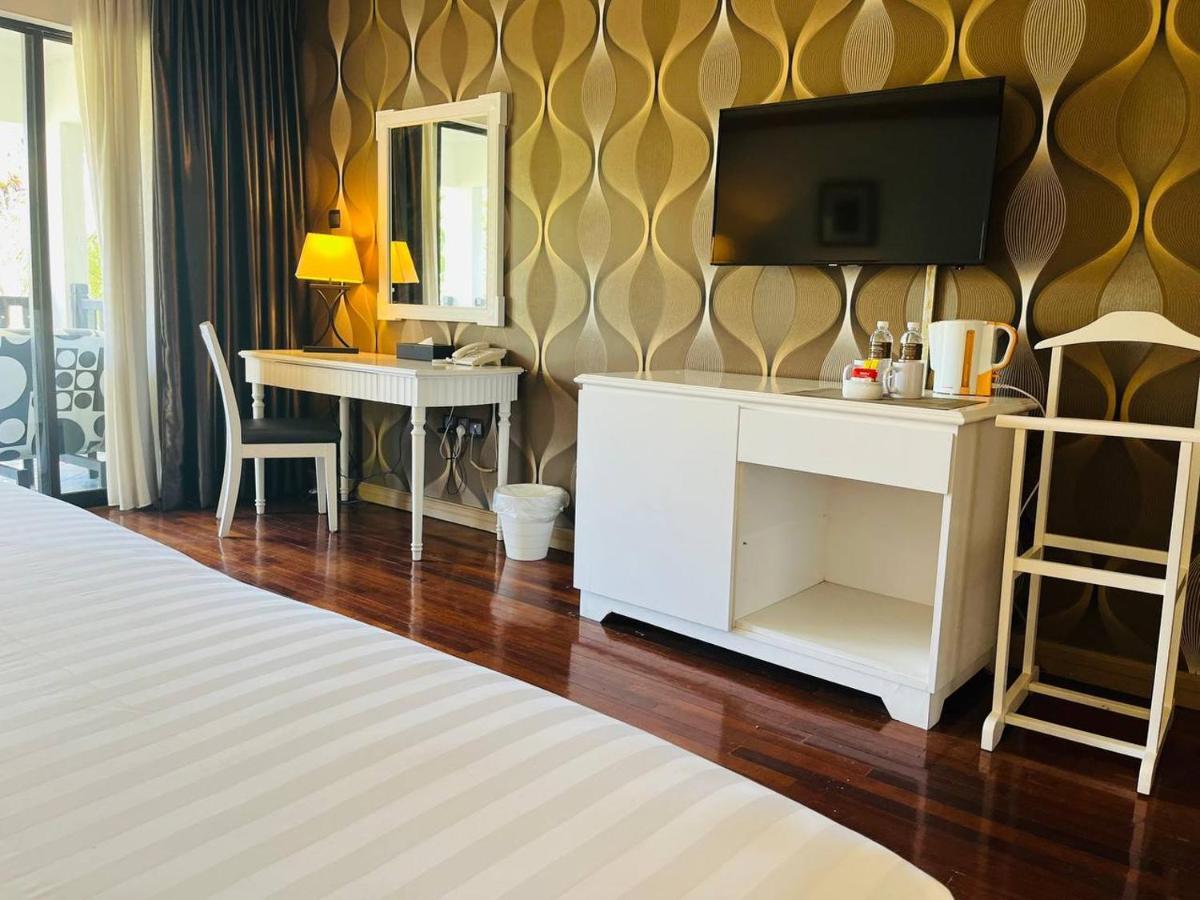 Mines Beach Resort Hotel Seri Kembangan Exterior foto
