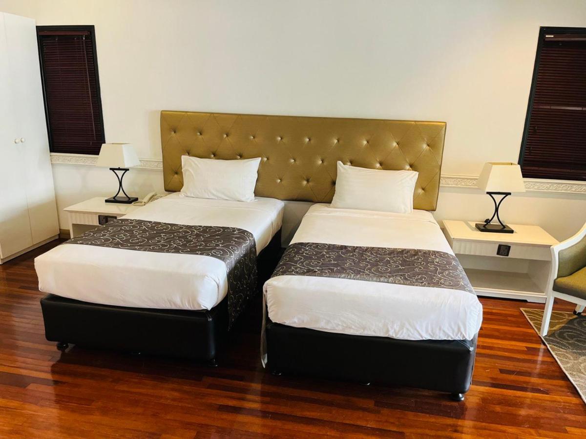 Mines Beach Resort Hotel Seri Kembangan Exterior foto