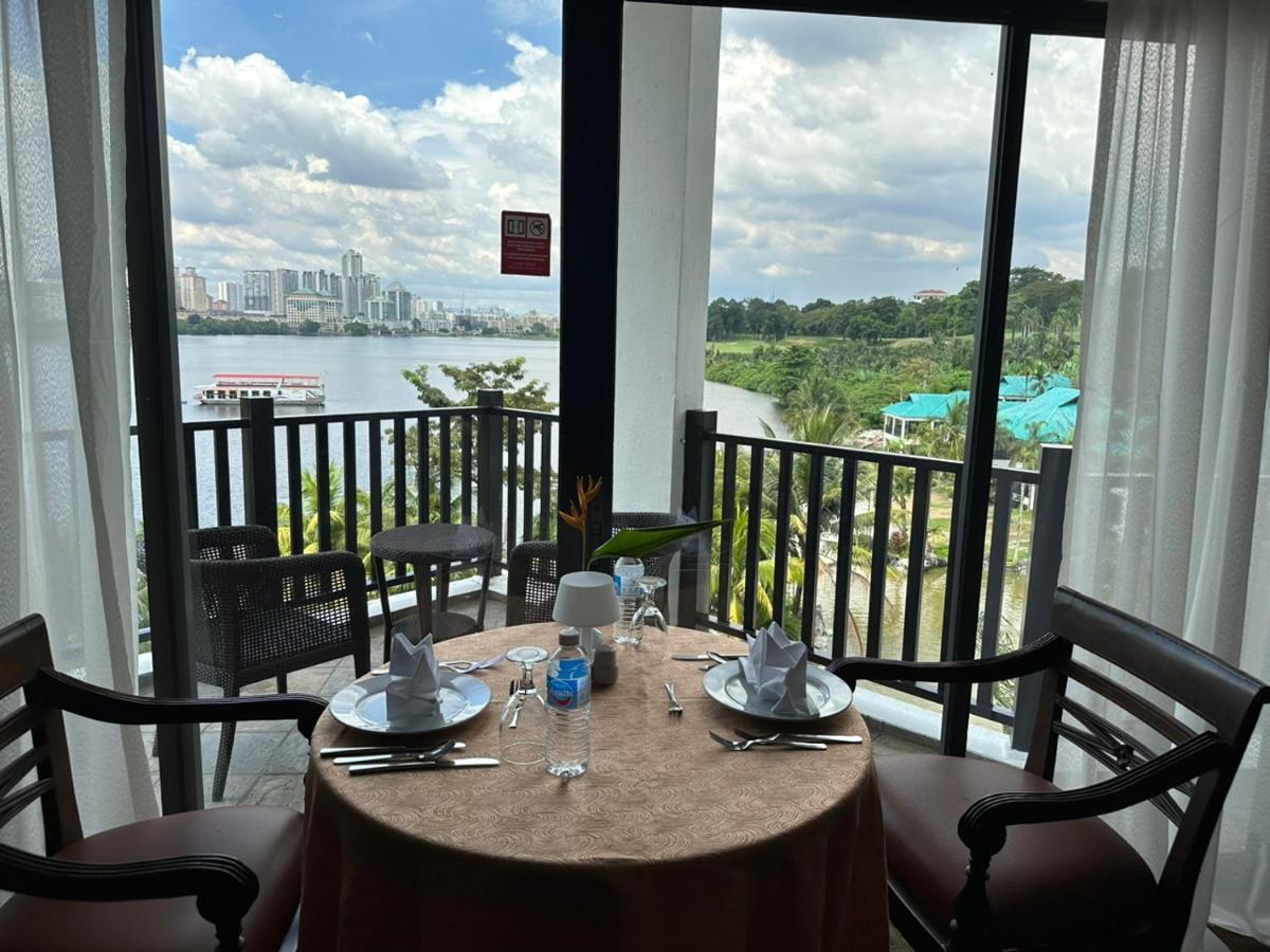 Mines Beach Resort Hotel Seri Kembangan Exterior foto